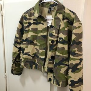H&M Crop Camo Jacket Size M Women’s